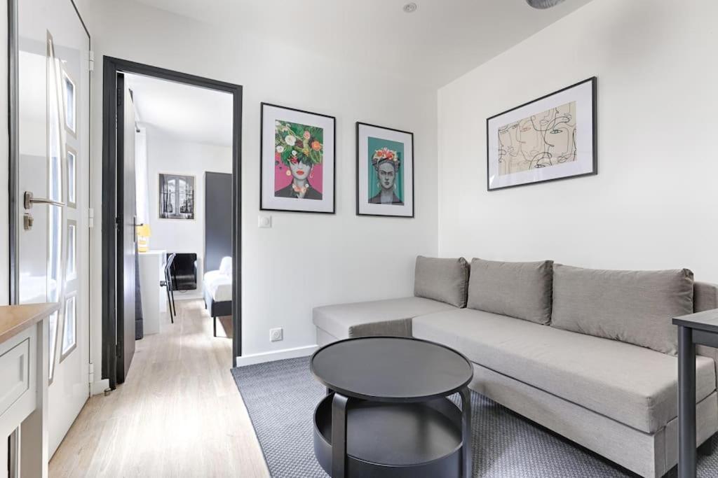 Appartement Charming 1br In Heart Of 10th Parijs