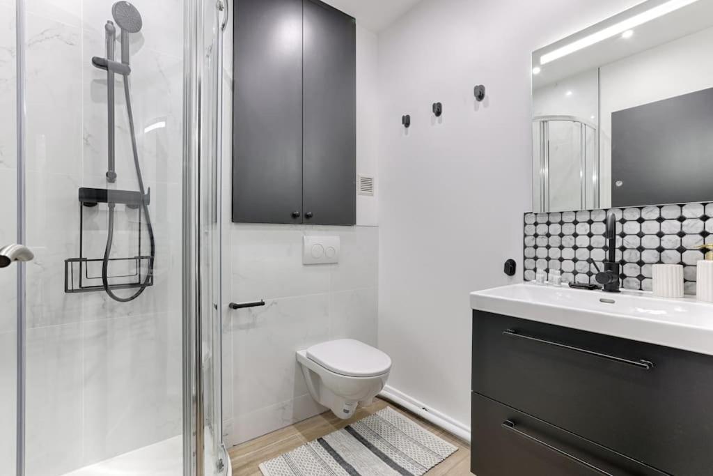 Appartement Charming 1br In Heart Of 10th Parijs